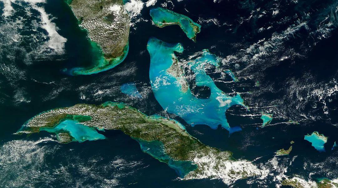 中美洲加勒比海 巴哈马海域墨西哥湾起伏摇曳的波状云千呼万唤始出来