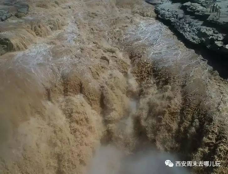 黄河壶口瀑布如万马奔腾是怎么回事，关于黄河壶口瀑布 滔滔黄河水奔腾而下 很是壮观的新消息。