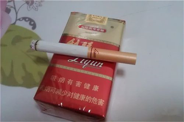 軟紅長嘴利群多少錢一包?22元一包(煙氣飽滿)