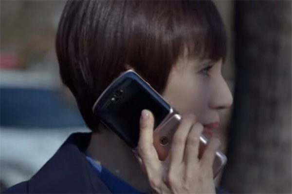 õ֮ս۵ֻmoto razr 5G(20209·)